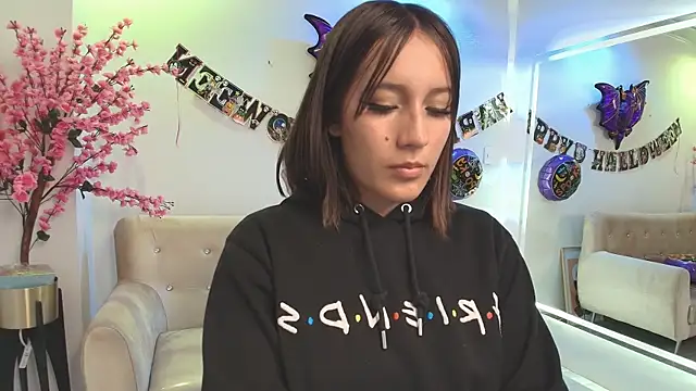 Snapshot of Lili_scott chatting on 10.29.25 Lili scott online show from 10.29.25