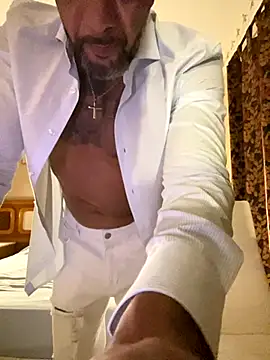 Snapshot of latino2211 chatting on 11.07.25 latino2211 online show from 11.07.25