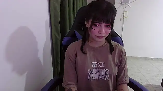 Snapshot of Annagoth_ chatting on 10.27.25 Annagoth  online show from 10.27.25