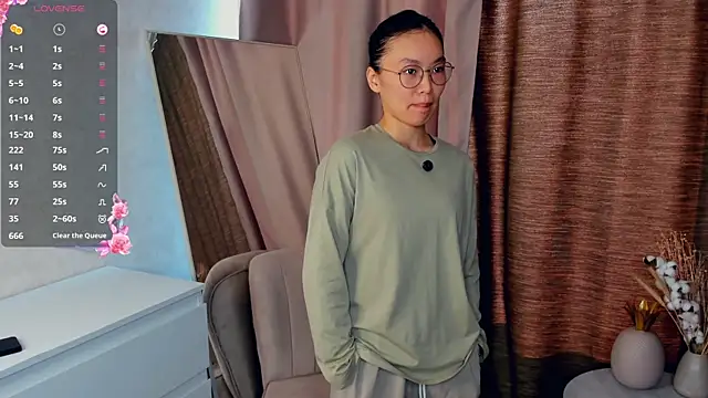 Snapshot of CarieBraniff chatting on 10.27.25 CarieBraniff online show from 10.27.25