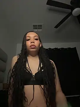 Snapshot of nikkiloveee chatting on 06.17.26 nikkiloveee online show from 06.17.26