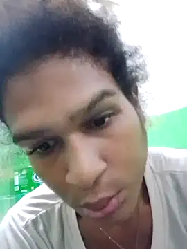 Snapshot of Chicaleja chatting on 10.26.25 Chicaleja online show from 10.26.25