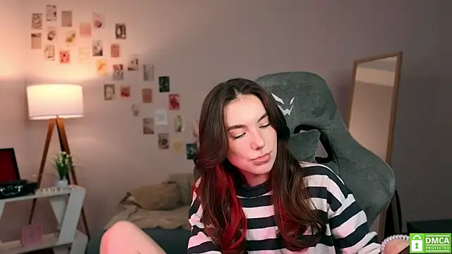 Snapshot of yourfrenchteacher chatting on 10.29.25 yourfrenchteacher online show from 10.29.25