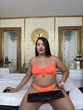 Hannahpradaa  online show from 11.04.25