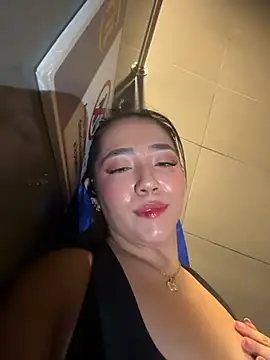 Hannahpradaa  online show from 11.06.25