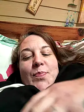Snapshot of yessiperez chatting on 10.26.25 yessiperez online show from 10.26.25