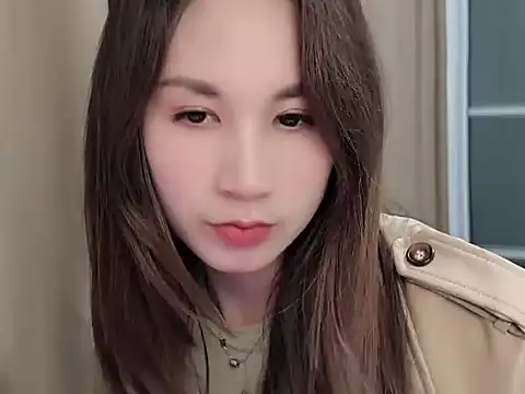 Snapshot of lvy-002 chatting on 10.28.25 lvy-002 online show from 10.28.25