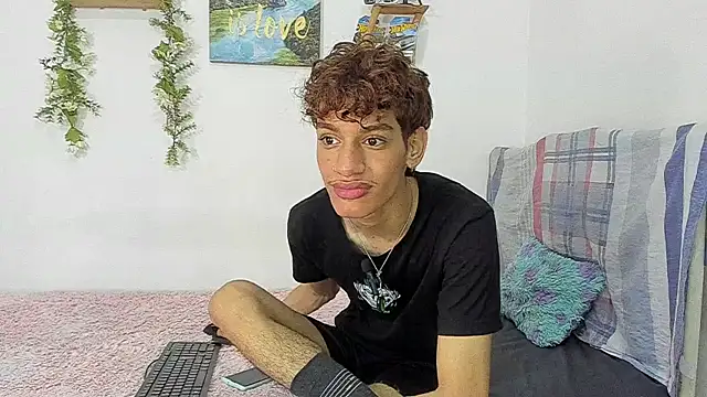 Snapshot of Augustvalen chatting on 11.05.25 Augustvalen online show from 11.05.25