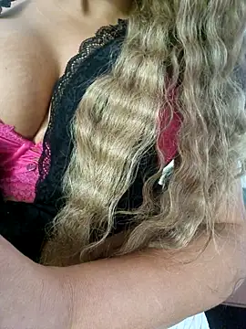 Snapshot of Beautysecret chatting on 11.06.25 Beautysecret online show from 11.06.25