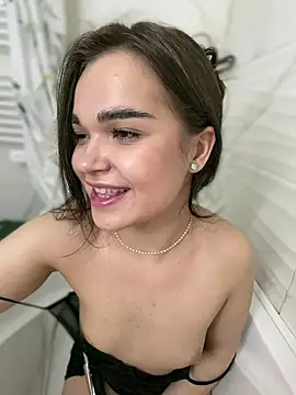 Snapshot of BabyShy- chatting on 04.21.26 BabyShy- online show from 04.21.26