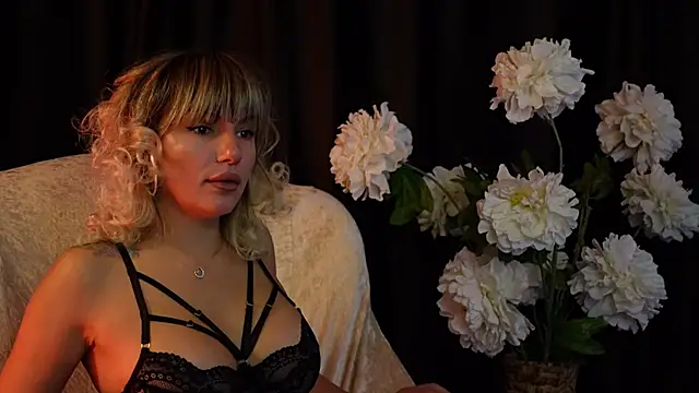 EllaWhisper online show from 11.02.25