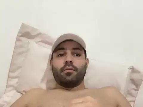 Snapshot of HotCamBR chatting on 10.28.25 HotCamBR online show from 10.28.25