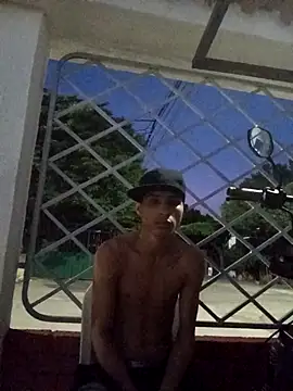 Snapshot of damian_fort1 chatting on 10.28.25 damian fort1 online show from 10.28.25