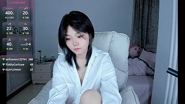 Snapshot of XIAO-VQ chatting on 10.29.25 XIAO-VQ online show from 10.29.25