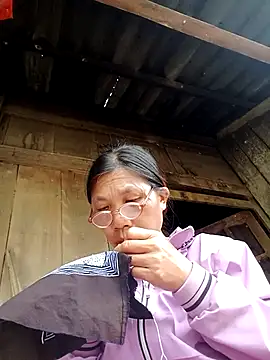 bella-la online show from 10.29.25