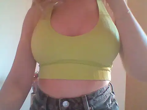 CandyBeeZZ online show from 10.27.25