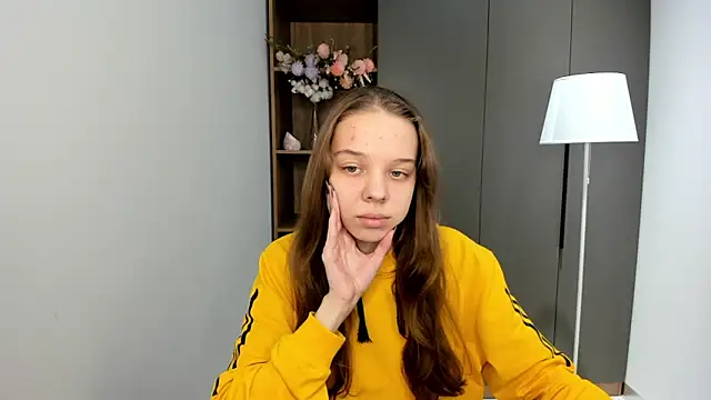 Snapshot of CorazonKlann chatting on 10.28.25 CorazonKlann online show from 10.28.25