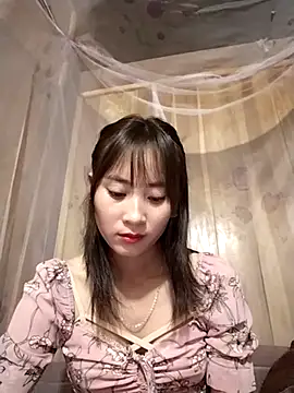 Snapshot of Em_xinh01 chatting on 11.04.25 Em xinh01 online show from 11.04.25