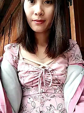 Snapshot of Em_xinh01 chatting on 11.05.25 Em xinh01 online show from 11.05.25