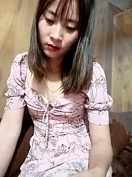 Snapshot of Em_xinh01 chatting on 11.18.25 Em xinh01 online show from 11.18.25