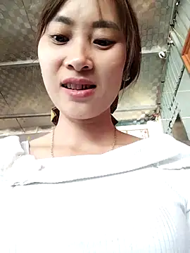 Snapshot of Em_xinh01 chatting on 11.27.25 Em xinh01 online show from 11.27.25