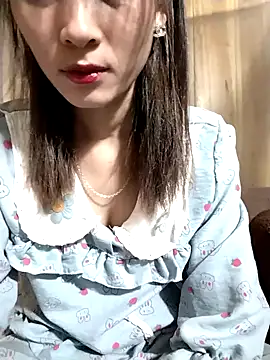 Snapshot of Em_xinh01 chatting on 11.29.25 Em xinh01 online show from 11.29.25