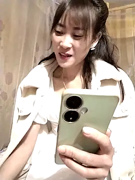 Snapshot of Em_xinh01 chatting on 12.02.25 Em xinh01 online show from 12.02.25