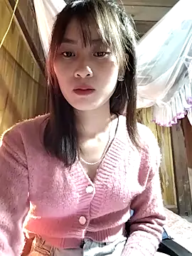Snapshot of Em_xinh01 chatting on 12.18.25 Em xinh01 online show from 12.18.25