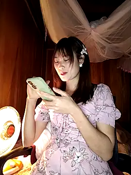 Snapshot of Em_xinh01 chatting on 12.19.25 Em xinh01 online show from 12.19.25