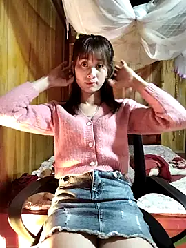 Snapshot of Em_xinh01 chatting on 12.22.25 Em xinh01 online show from 12.22.25