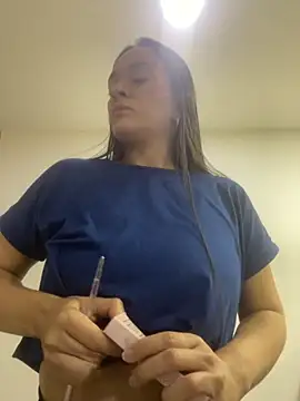 Snapshot of AmberrMoore_ chatting on 11.30.25 AmberrMoore online show from 11.30.25