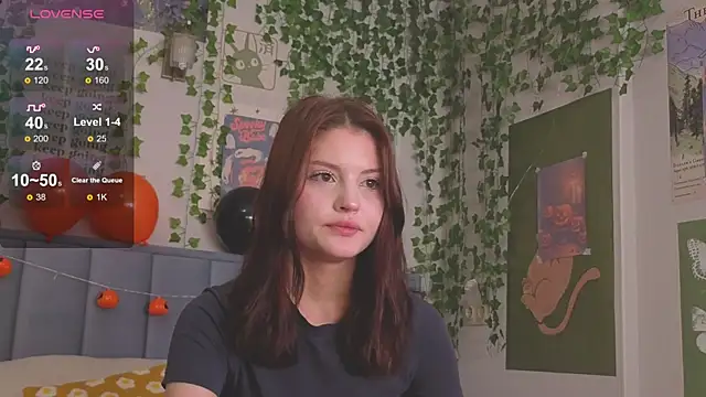 Snapshot of Sophie_fawn chatting on 10.31.25 Sophie fawn online show from 10.31.25