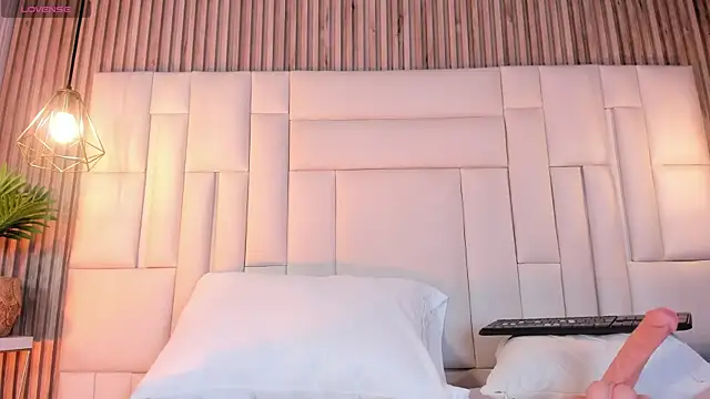 VenuzSofia online show from 12.20.25