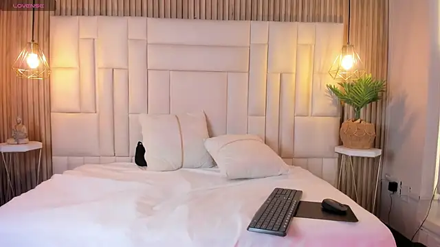 VenuzSofia online show from 03.14.26