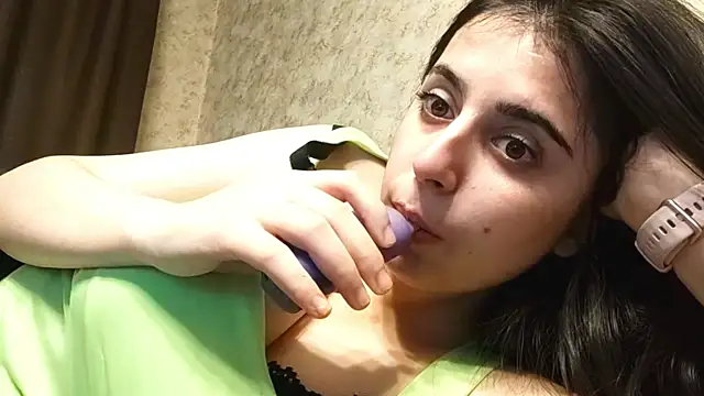 Snapshot of Lina_rix chatting on 10.28.25 Lina rix online show from 10.28.25