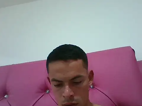 Snapshot of yesidhotxx chatting on 10.28.25 yesidhotxx online show from 10.28.25