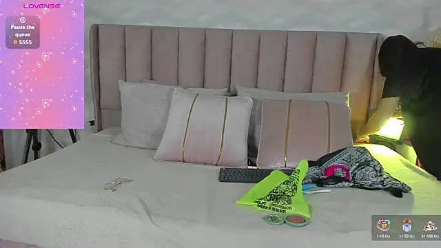 alaya noir  online show from 11.25.25