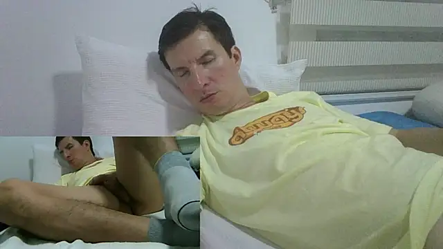 Snapshot of carliesexyman chatting on 10.29.25 carliesexyman online show from 10.29.25