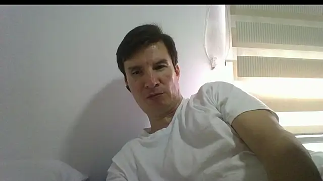 Snapshot of carliesexyman chatting on 10.30.25 carliesexyman online show from 10.30.25