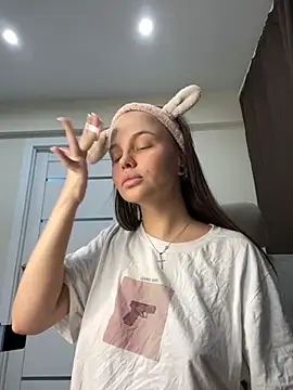 KissMeSashaPlz online show from 10.31.25