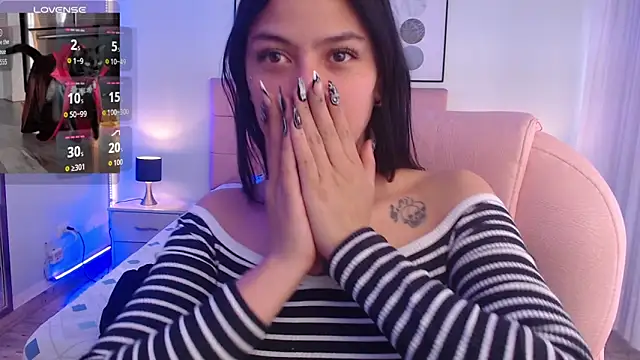 KikiVelvet online show from 11.04.25