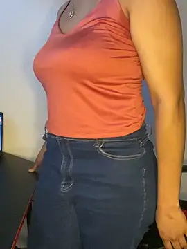 Snapshot of Lisa_Najdi chatting on 10.27.25 Lisa Najdi online show from 10.27.25