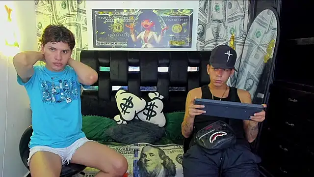 Snapshot of Magic_Duo chatting on 11.04.25 Magic Duo online show from 11.04.25