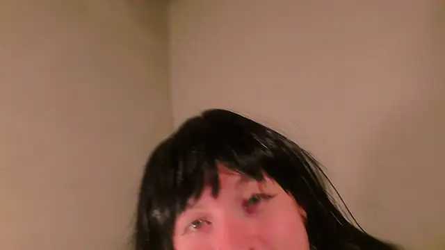 Snapshot of anitasmiles chatting on 10.31.25 anitasmiles online show from 10.31.25