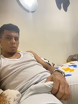 Snapshot of MichaManu7 chatting on 11.08.25 MichaManu7 online show from 11.08.25