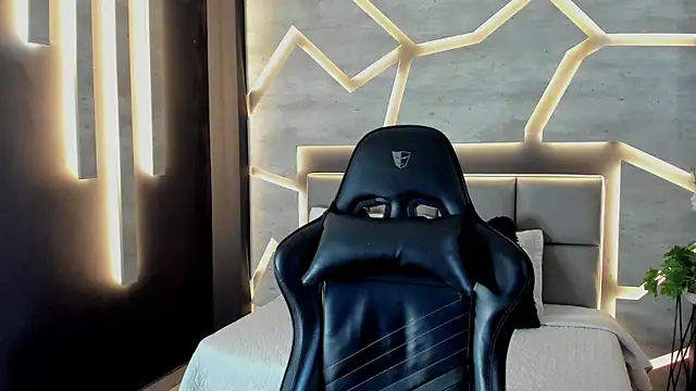 DakotaRussell  online show from 02.08.26