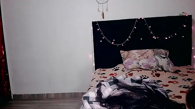 Snapshot of beautybeasstt chatting on 11.13.25 beautybeasstt online show from 11.13.25