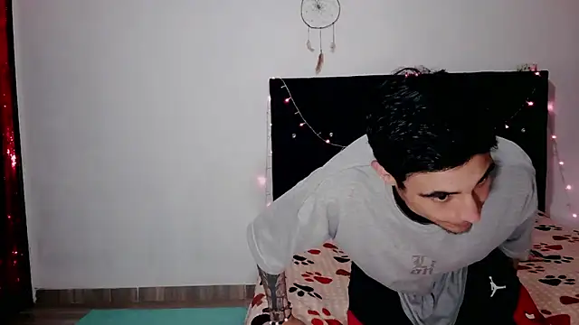 Snapshot of beautybeasstt chatting on 11.14.25 beautybeasstt online show from 11.14.25