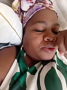 Snapshot of ThickLeeyanaXX chatting on 05.17.26 ThickLeeyanaXX online show from 05.17.26