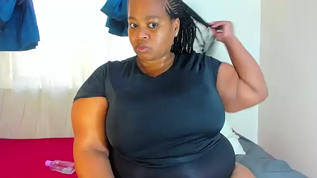 Snapshot of ThickLeeyanaXX chatting on 06.25.26 ThickLeeyanaXX online show from 06.25.26
